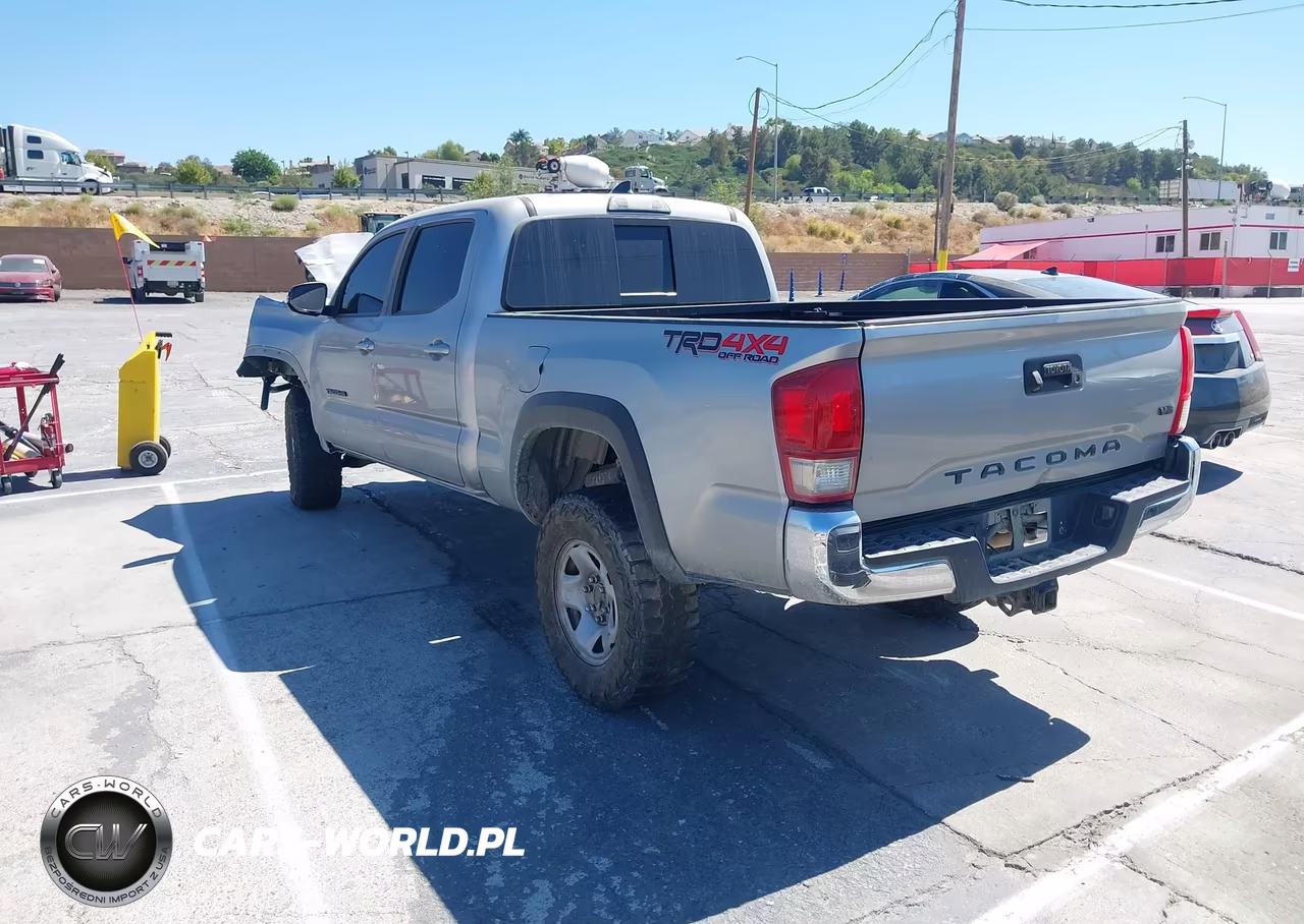 2017 Toyota Tacoma Trd Off Road VIN:3TMDZ5BNXHM027485 - 3
