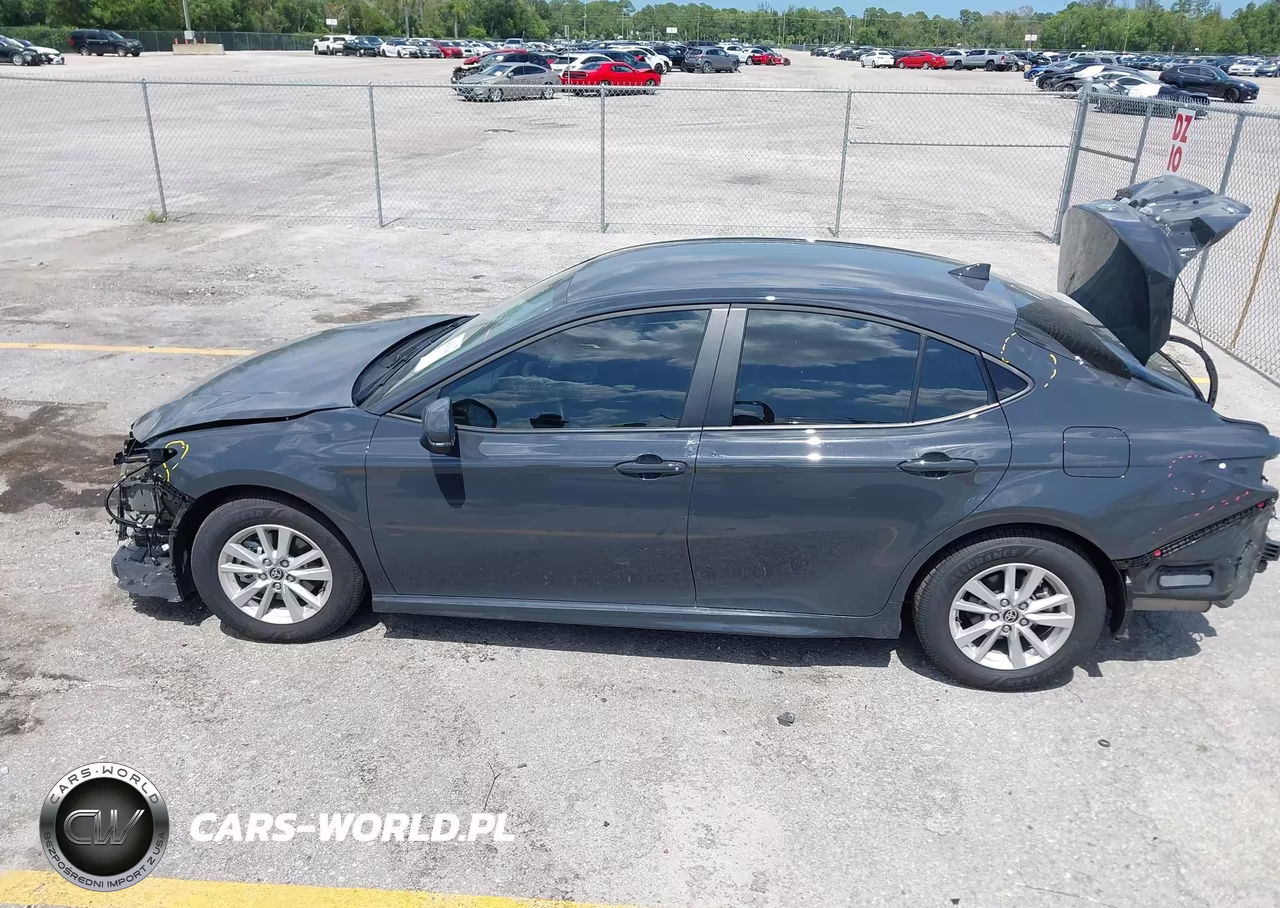 2026 Toyota Camry Le VIN:4T1DAACK0TU258030 - 14