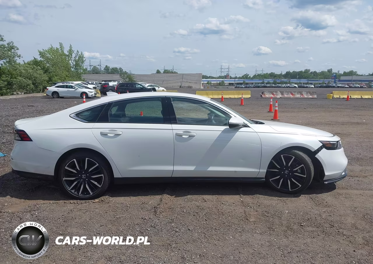 2023 Honda Accord Hybrid Touring VIN:1HGCY2F84PA041638 - 13