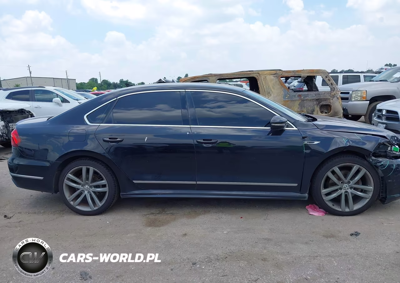 2017 Volkswagen Passat 1.8T R-Line VIN:1VWDT7A38HC050677 - 13