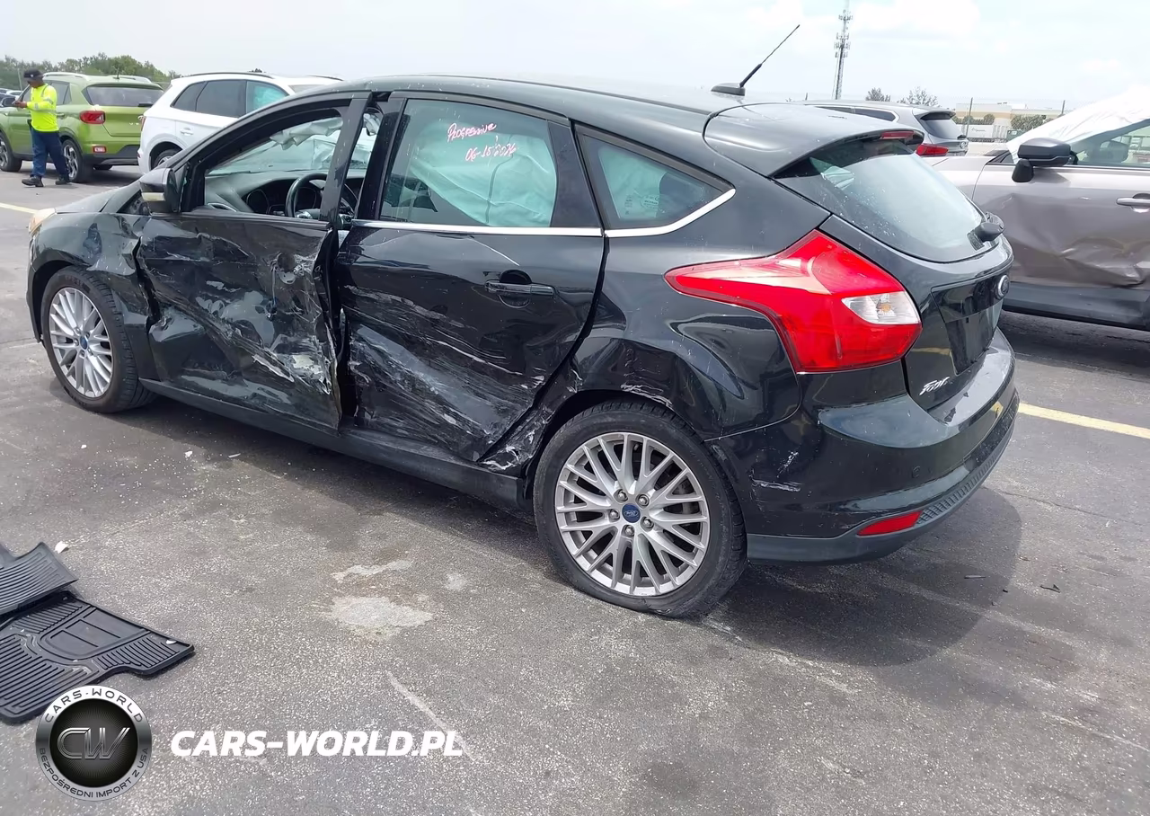 2013 Ford Focus Titanium VIN:1FADP3N25DL168963 - 3
