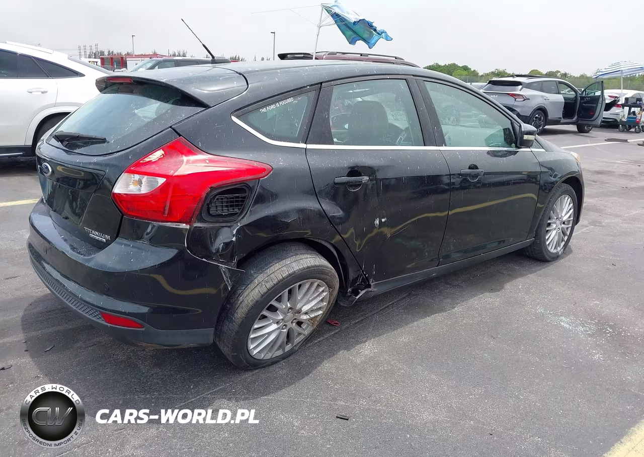 2013 Ford Focus Titanium VIN:1FADP3N25DL168963 - 4