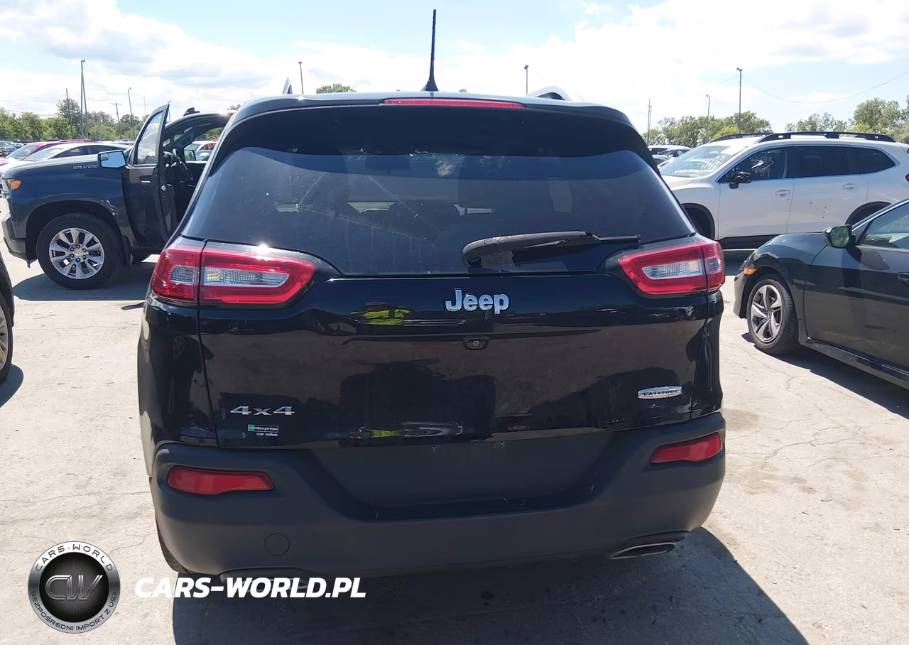 2018 Jeep Cherokee Latitude Plus 4X4 VIN:1C4PJMLX8JD602442 - 16