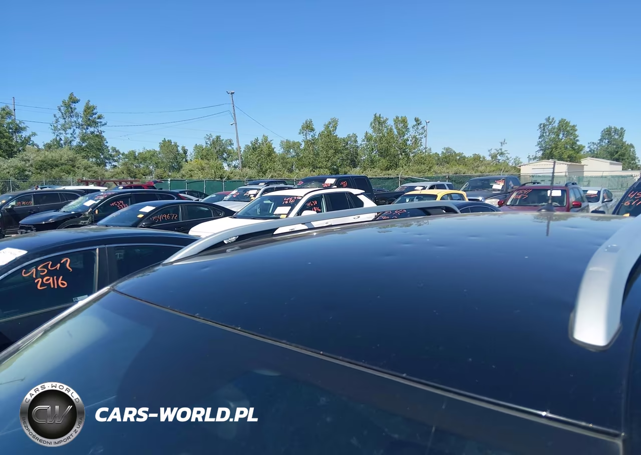 2018 Jeep Cherokee Latitude Plus 4X4 VIN:1C4PJMLX8JD602442 - 17