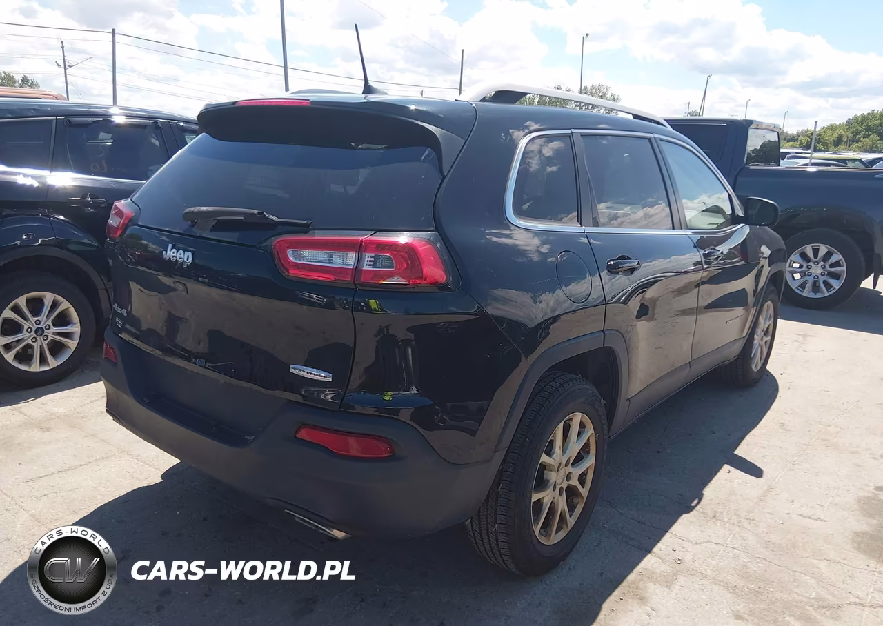 2018 Jeep Cherokee Latitude Plus 4X4 VIN:1C4PJMLX8JD602442 - 4