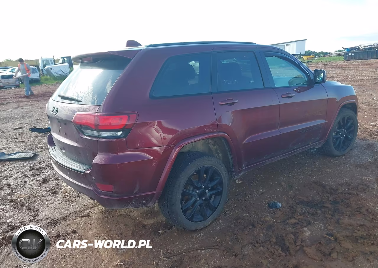 2018 Jeep Grand Cherokee Altitude 4X4 VIN:1C4RJFAG0JC158387 - 4