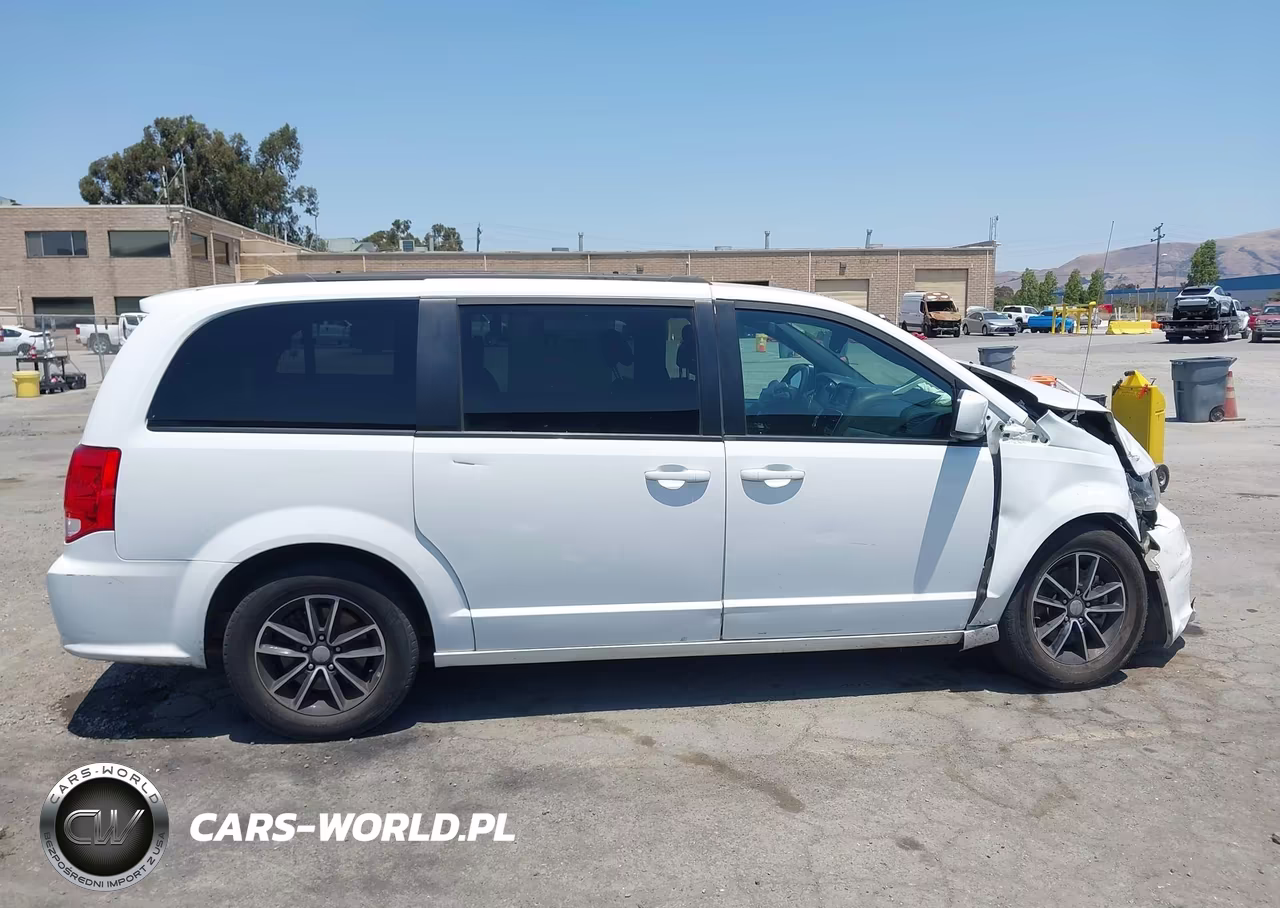 2018 Dodge Grand Caravan Gt VIN:2C4RDGEG8JR241838 - 14