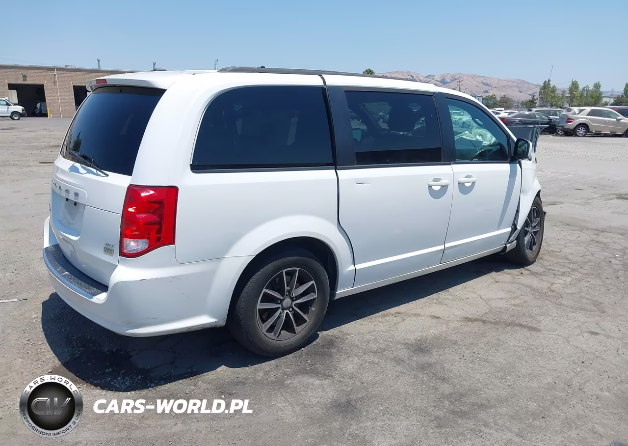 2018 Dodge Grand Caravan Gt VIN:2C4RDGEG8JR241838 - 4