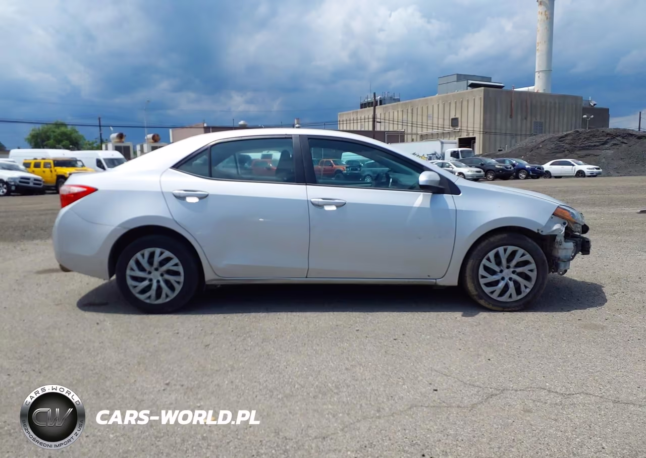 2018 Toyota Corolla Le VIN:2T1BURHE3JC979392 - 13