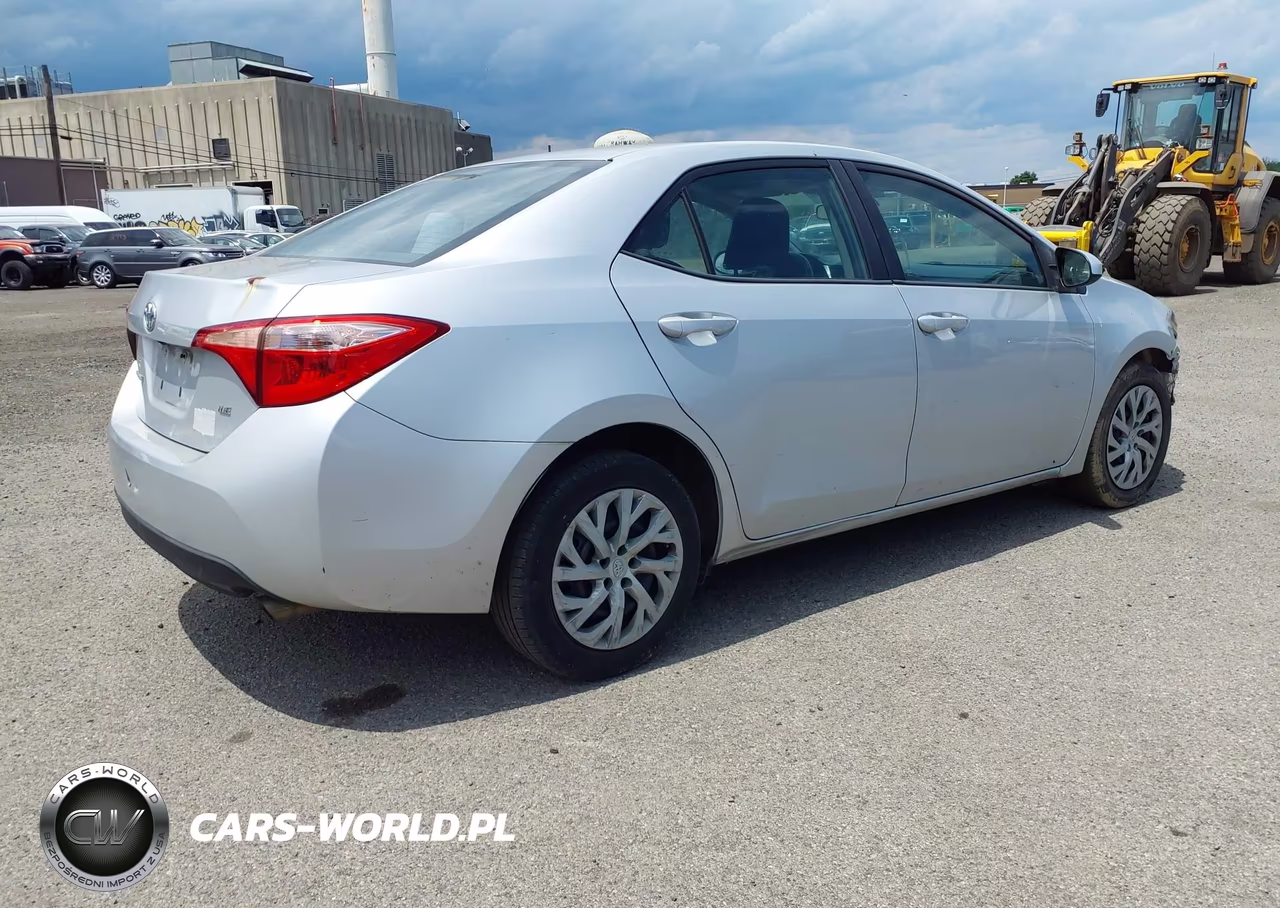 2018 Toyota Corolla Le VIN:2T1BURHE3JC979392 - 4