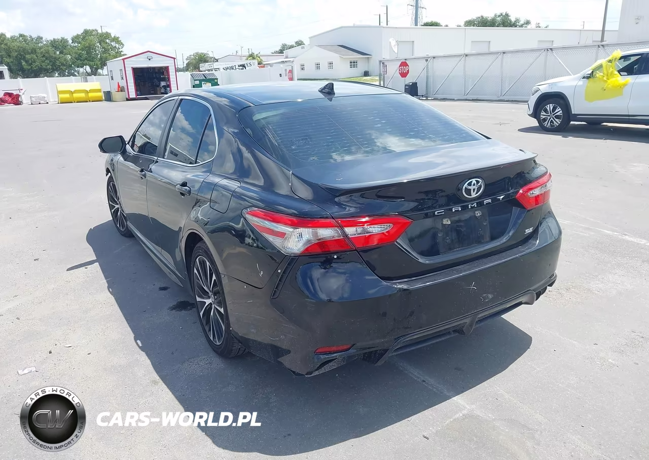 2018 Toyota Camry Se VIN:4T1B11HK8JU642523 - 3