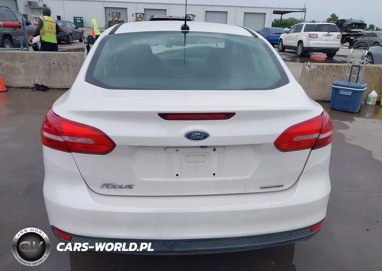 2016 Ford Focus S VIN:1FADP3E22GL376612 - 17
