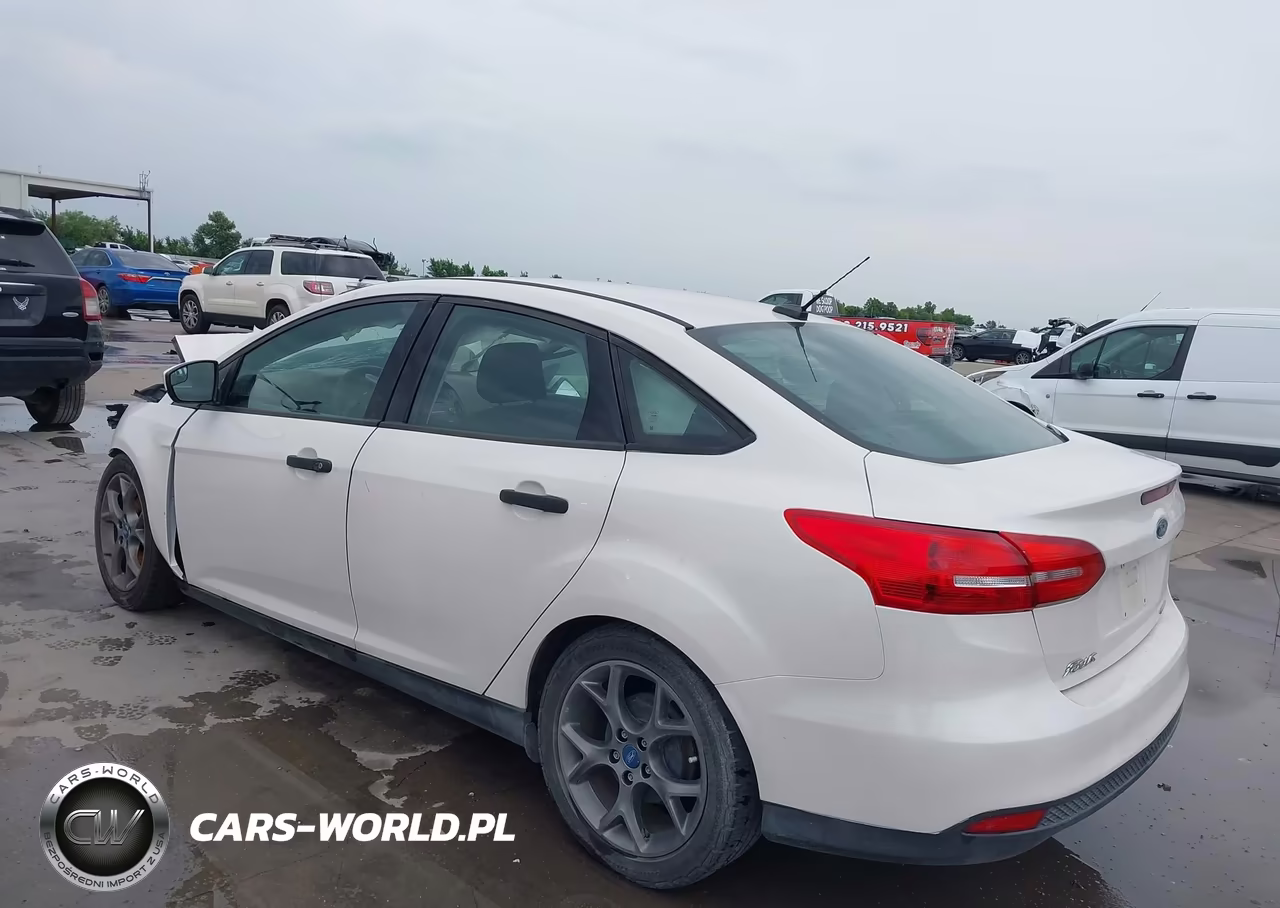2016 Ford Focus S VIN:1FADP3E22GL376612 - 3