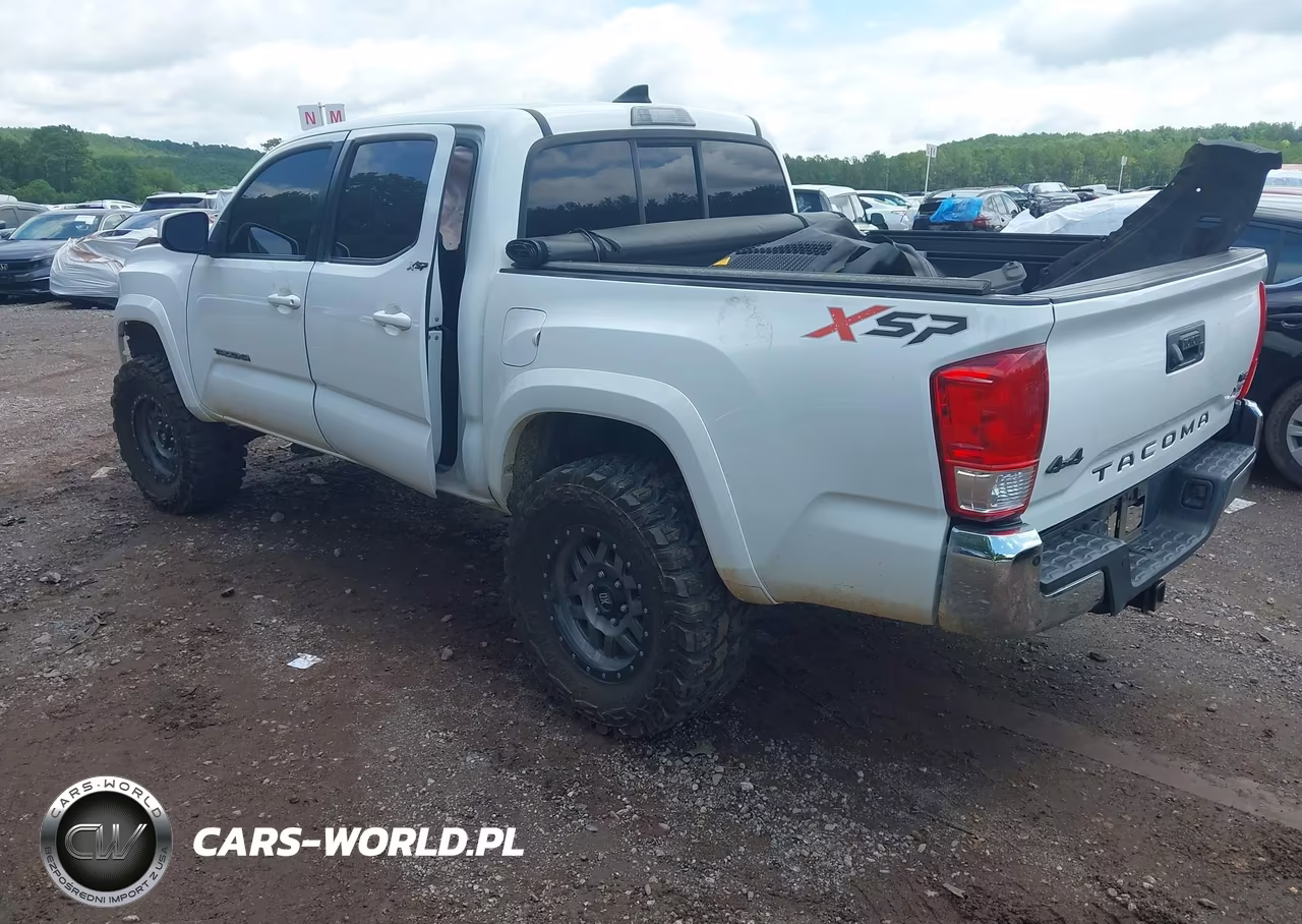 2017 Toyota Tacoma Sr5 V6 VIN:5TFCZ5AN2HX085081 - 3