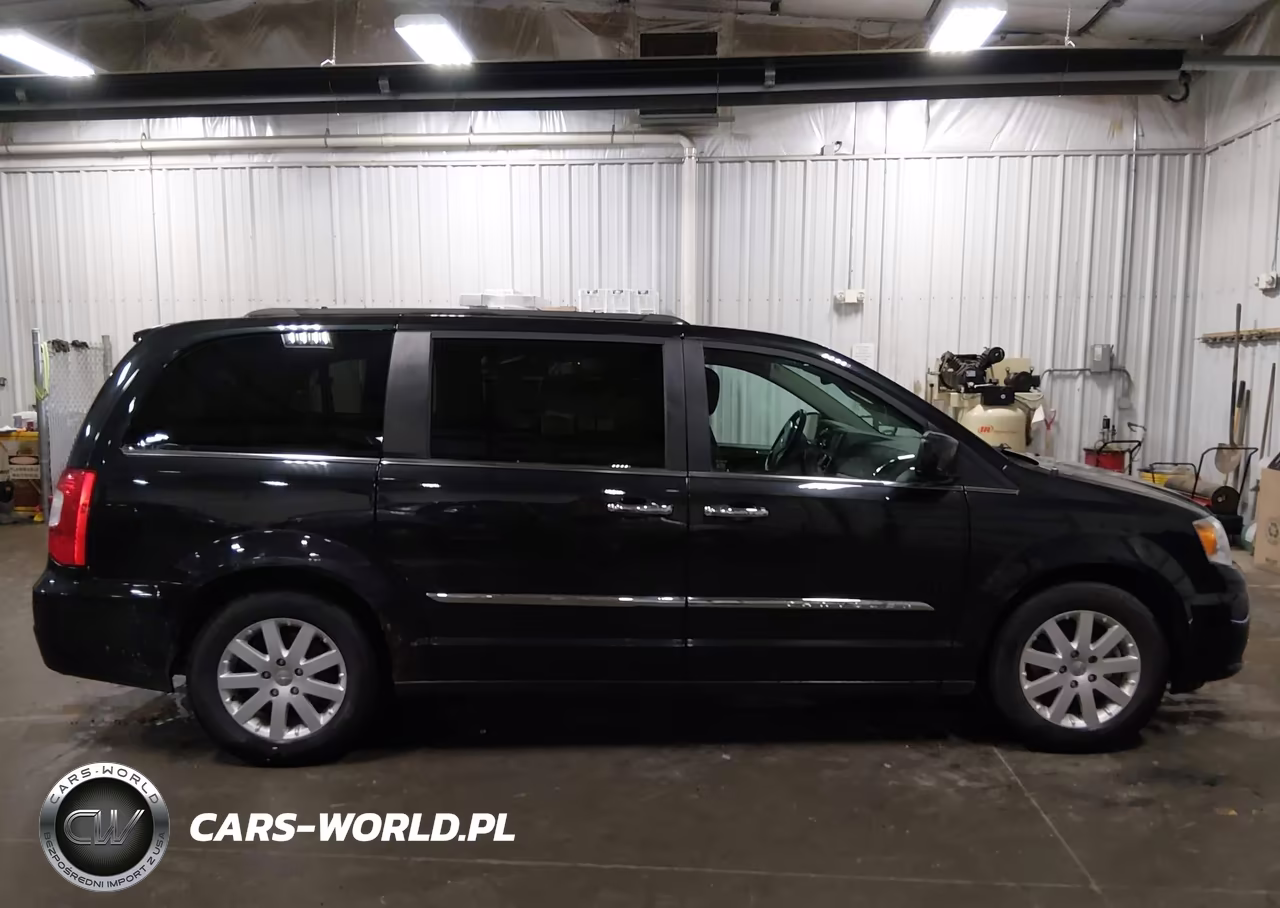 2015 Chrysler Town & Country Touring VIN:2C4RC1BG6FR562689 - 13