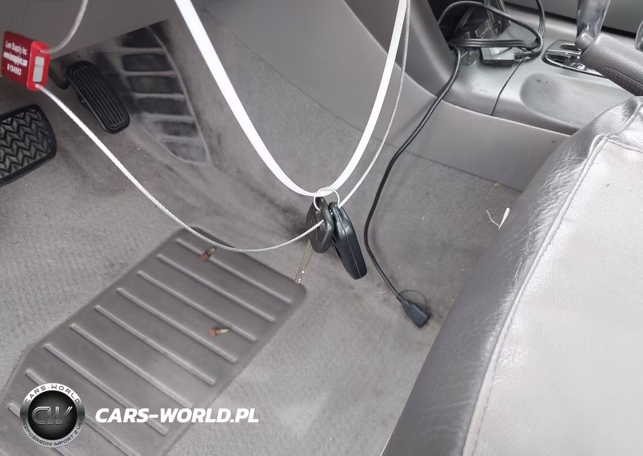 2005 Toyota Camry Le VIN:4T1BE32K75U988125 - 11