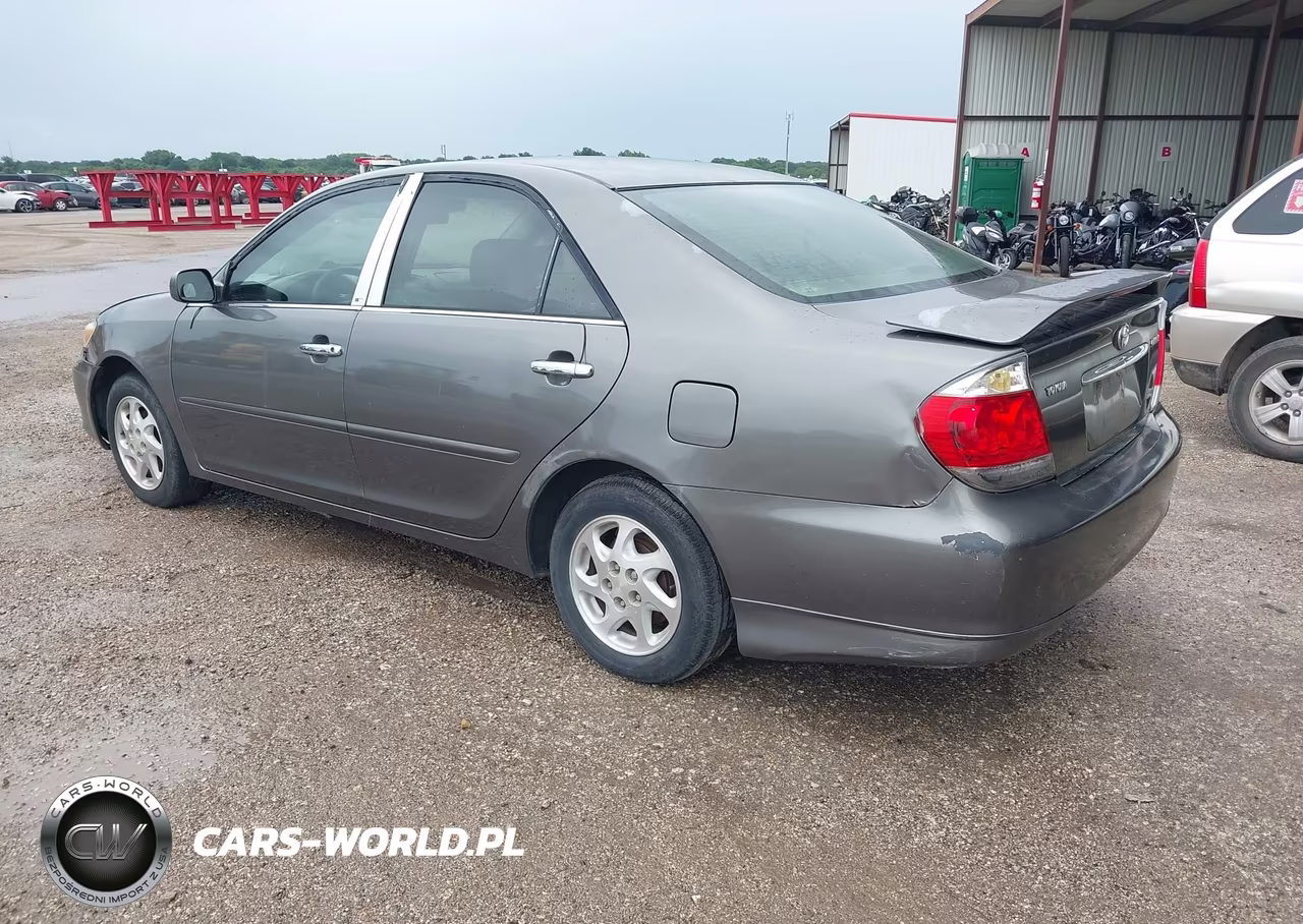 2005 Toyota Camry Le VIN:4T1BE32K75U988125 - 3