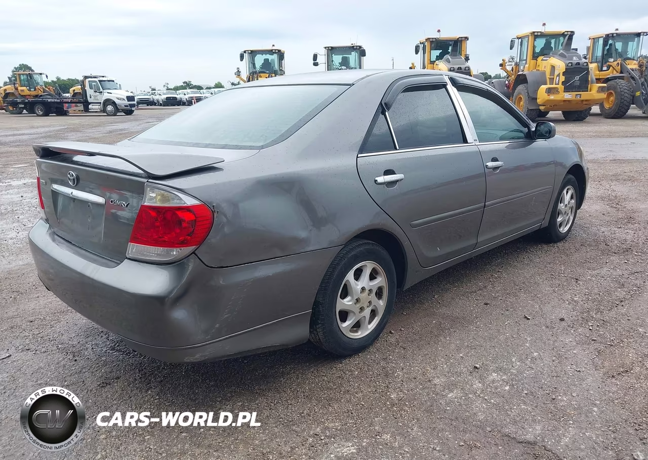 2005 Toyota Camry Le VIN:4T1BE32K75U988125 - 4
