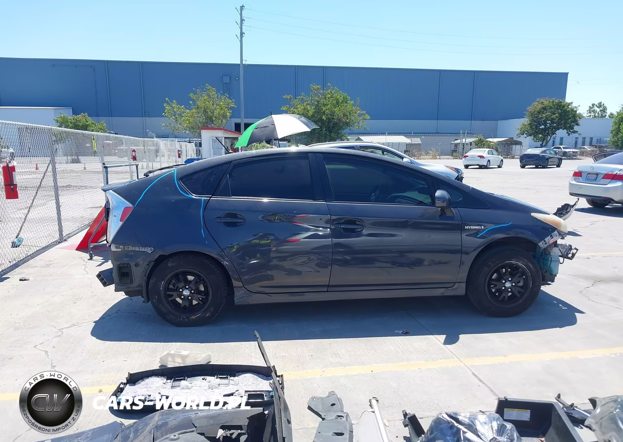 2015 Toyota Prius Two VIN:JTDKN3DU6F0420024 - 17