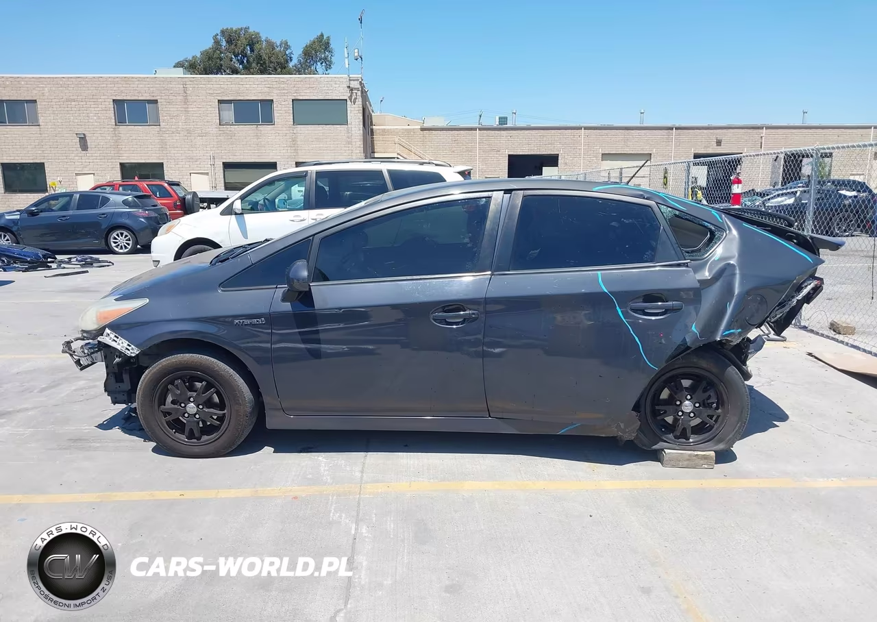 2015 Toyota Prius Two VIN:JTDKN3DU6F0420024 - 18