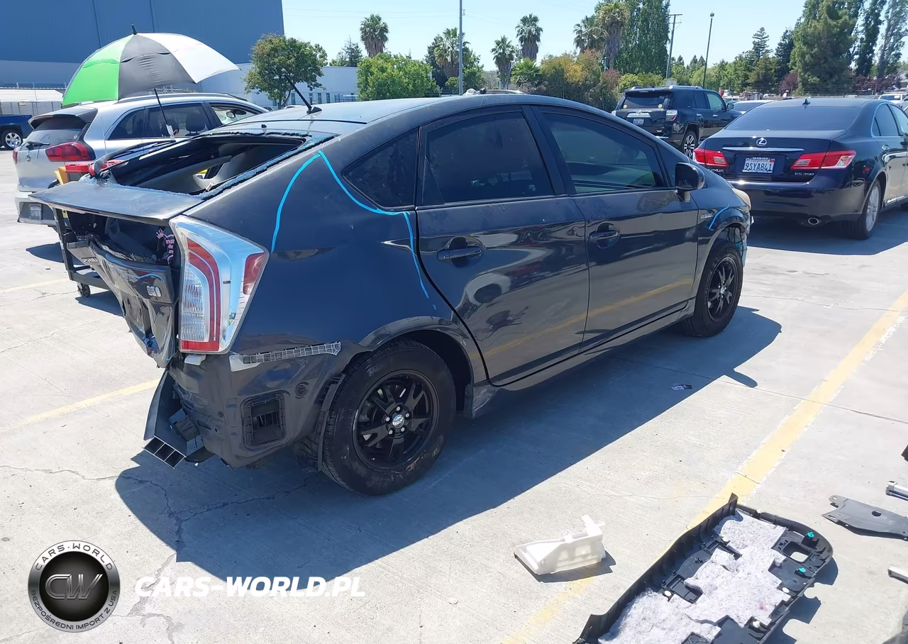 2015 Toyota Prius Two VIN:JTDKN3DU6F0420024 - 4