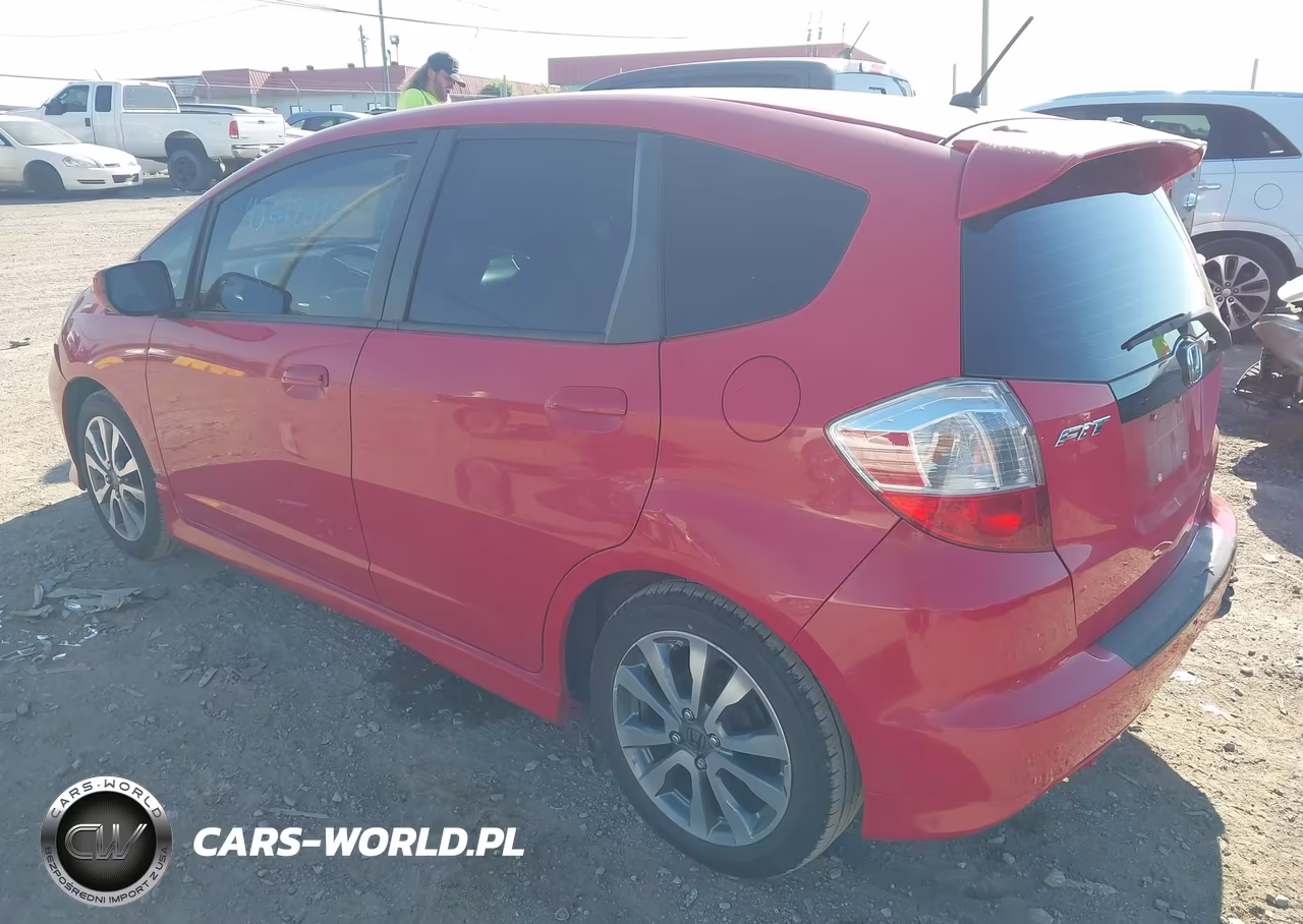 2013 Honda Fit Sport VIN:JHMGE8H53DC021491 - 3