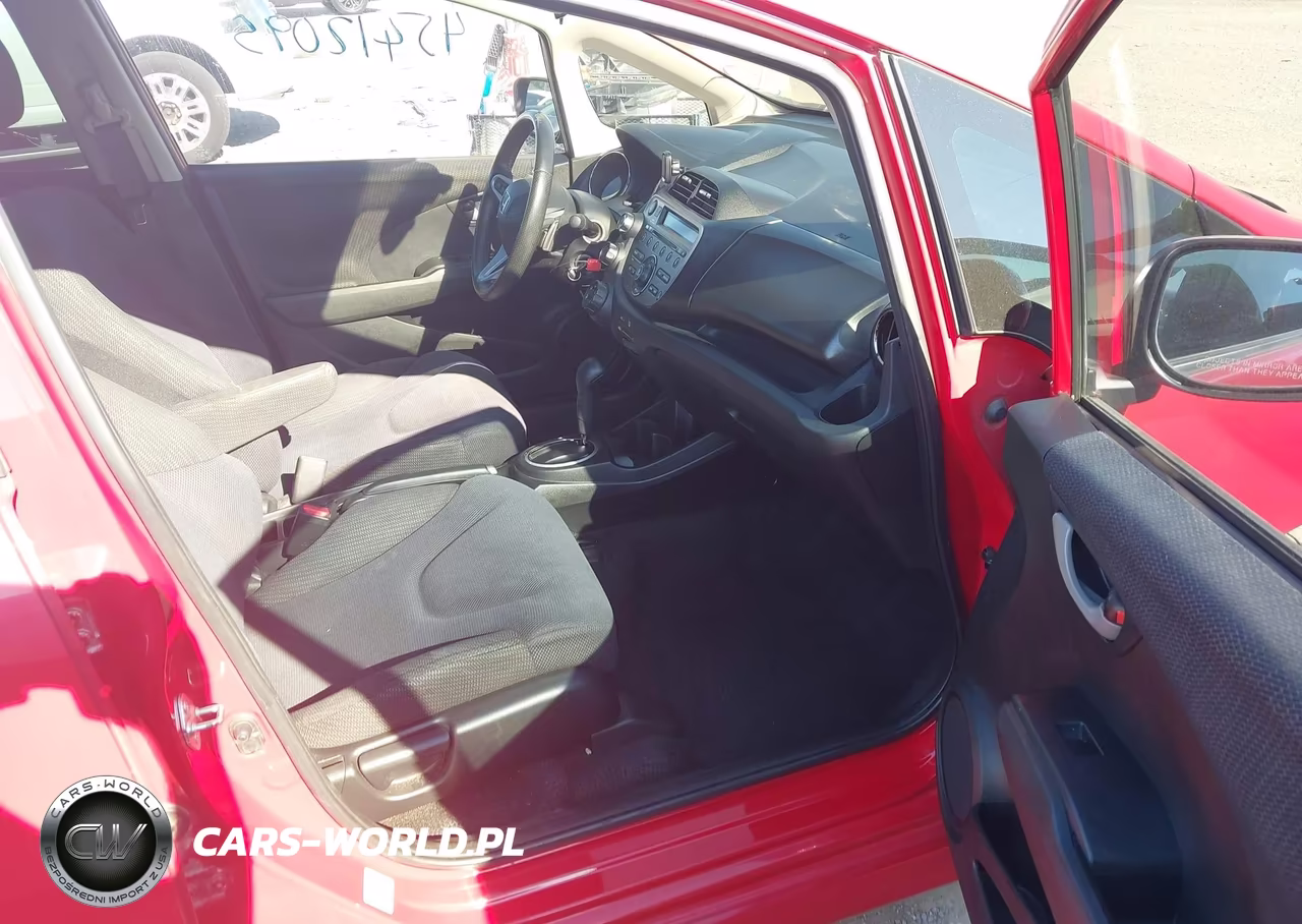 2013 Honda Fit Sport VIN:JHMGE8H53DC021491 - 5