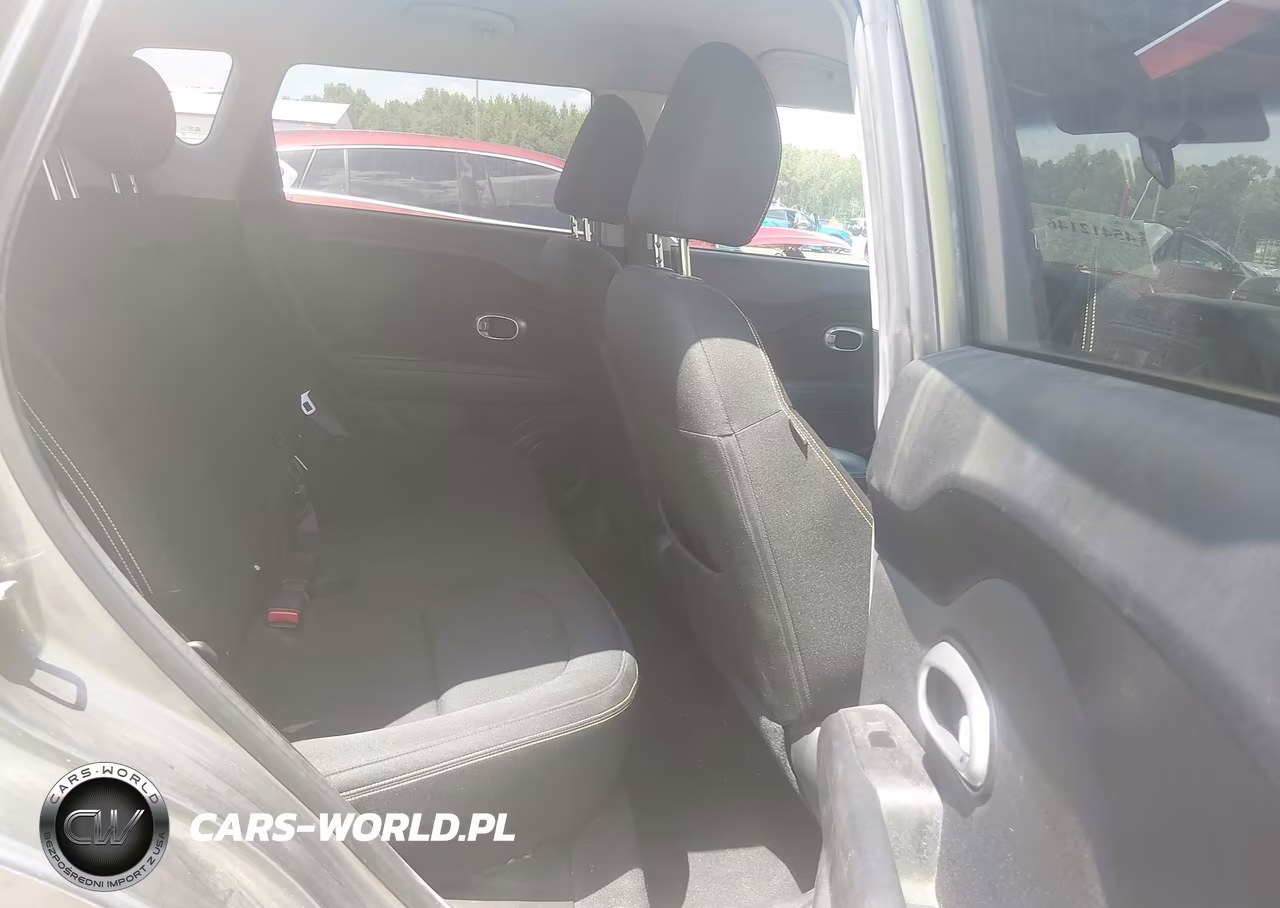 2015 Kia Soul + VIN:KNDJP3A59F7153715 - 8
