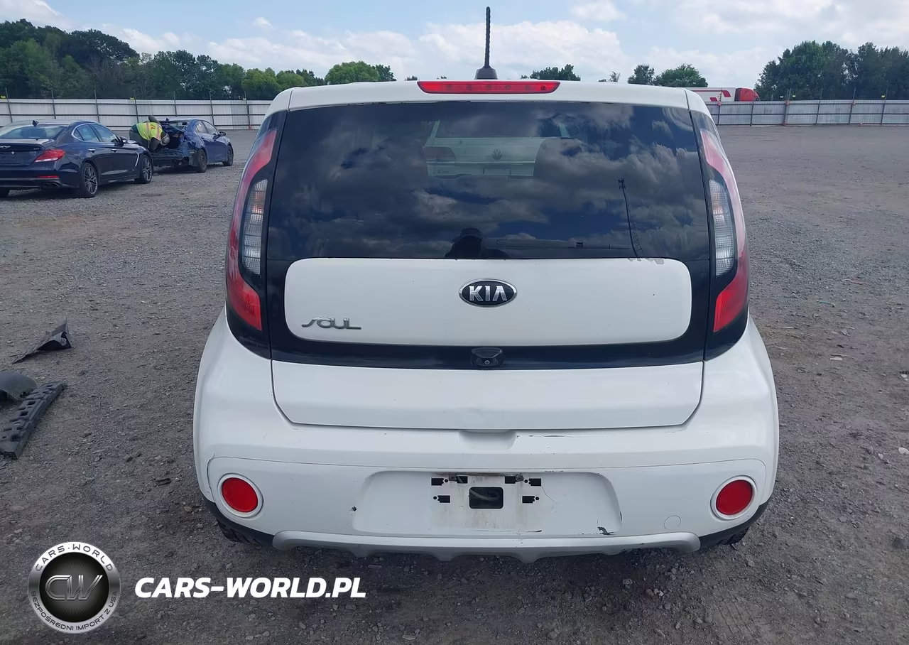 2018 Kia Soul + VIN:KNDJP3A58J7888646 - 17