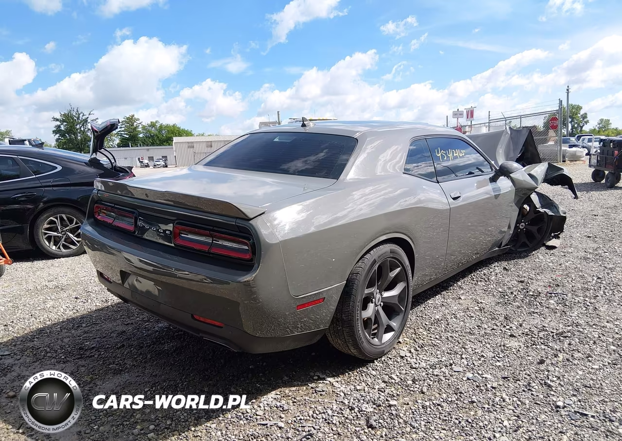 2017 Dodge Challenger Sxt Plus VIN:2C3CDZAG5HH598146 - 4