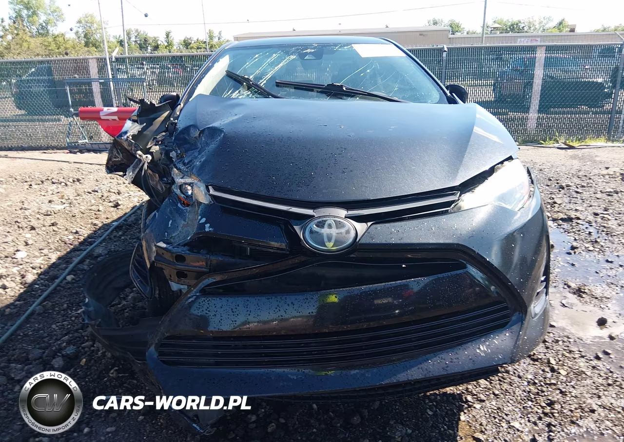 2018 Toyota Corolla Le VIN:2T1BURHE5JC110793 - 12