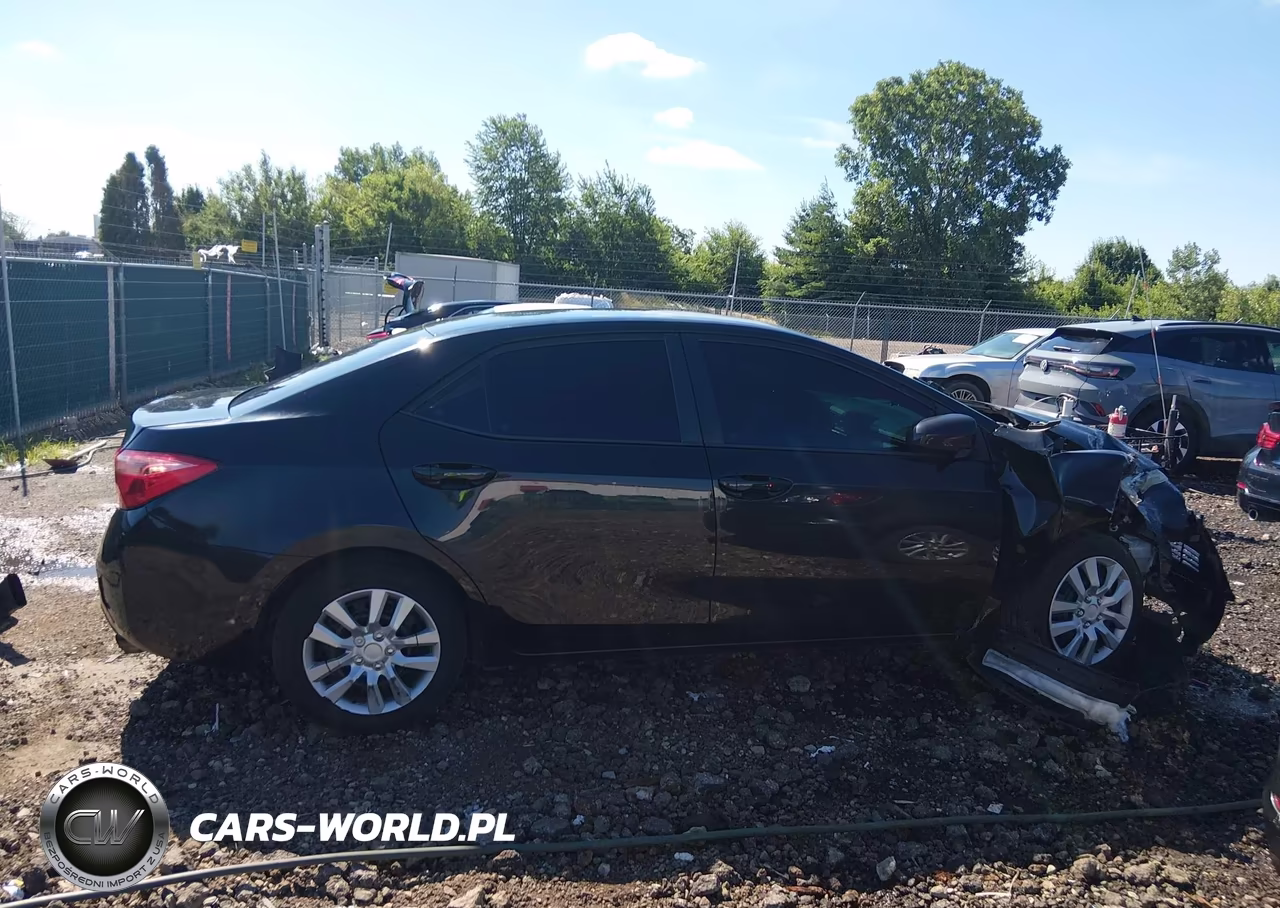 2018 Toyota Corolla Le VIN:2T1BURHE5JC110793 - 13