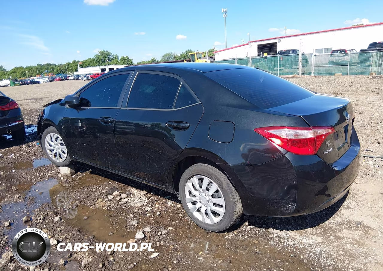 2018 Toyota Corolla Le VIN:2T1BURHE5JC110793 - 3