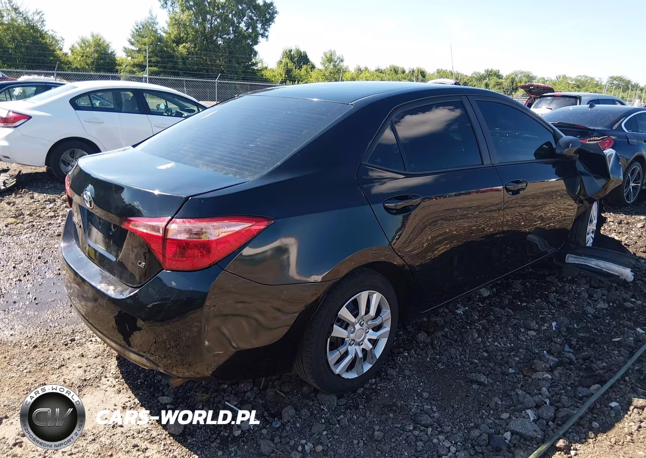2018 Toyota Corolla Le VIN:2T1BURHE5JC110793 - 4
