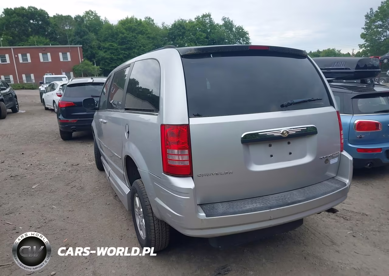 2010 Chrysler Town & Country Touring VIN:2A4RR5D15AR221771 - 3