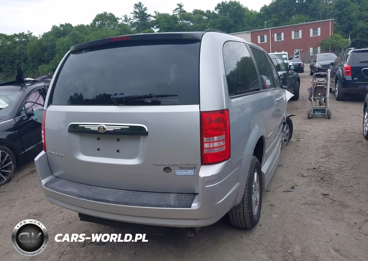 2010 Chrysler Town & Country Touring VIN:2A4RR5D15AR221771 - 4