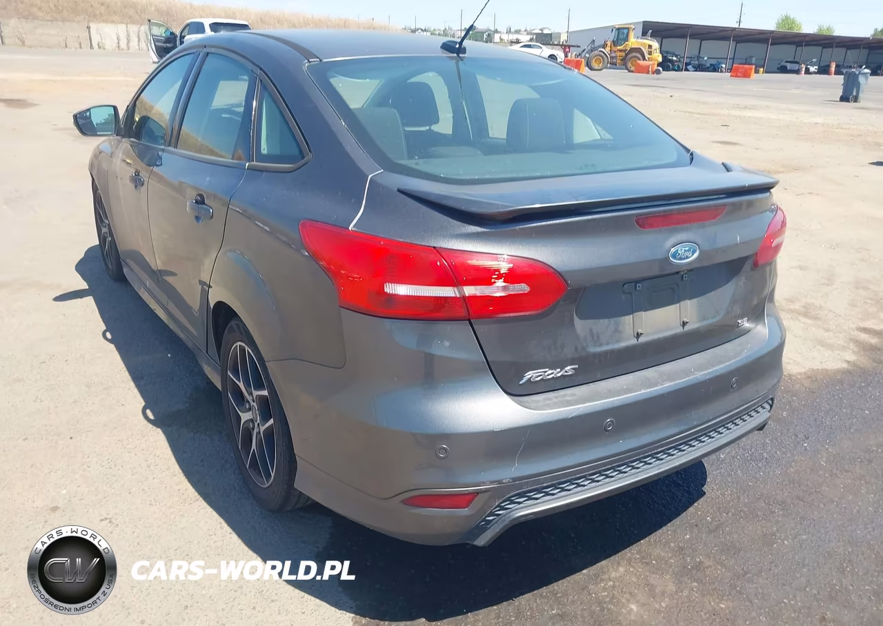 2016 Ford Focus Se VIN:1FADP3F2XGL203550 - 3