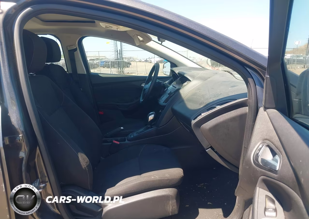 2016 Ford Focus Se VIN:1FADP3F2XGL203550 - 5