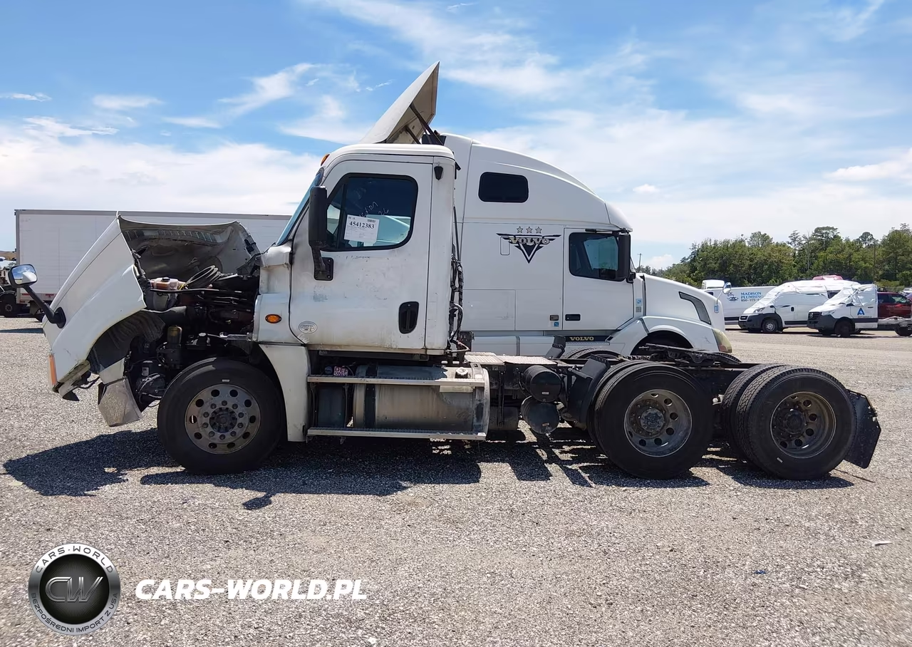 2015 Freightliner Cascadia 125 VIN:3AKJGEBG7FDGL0696 - 14