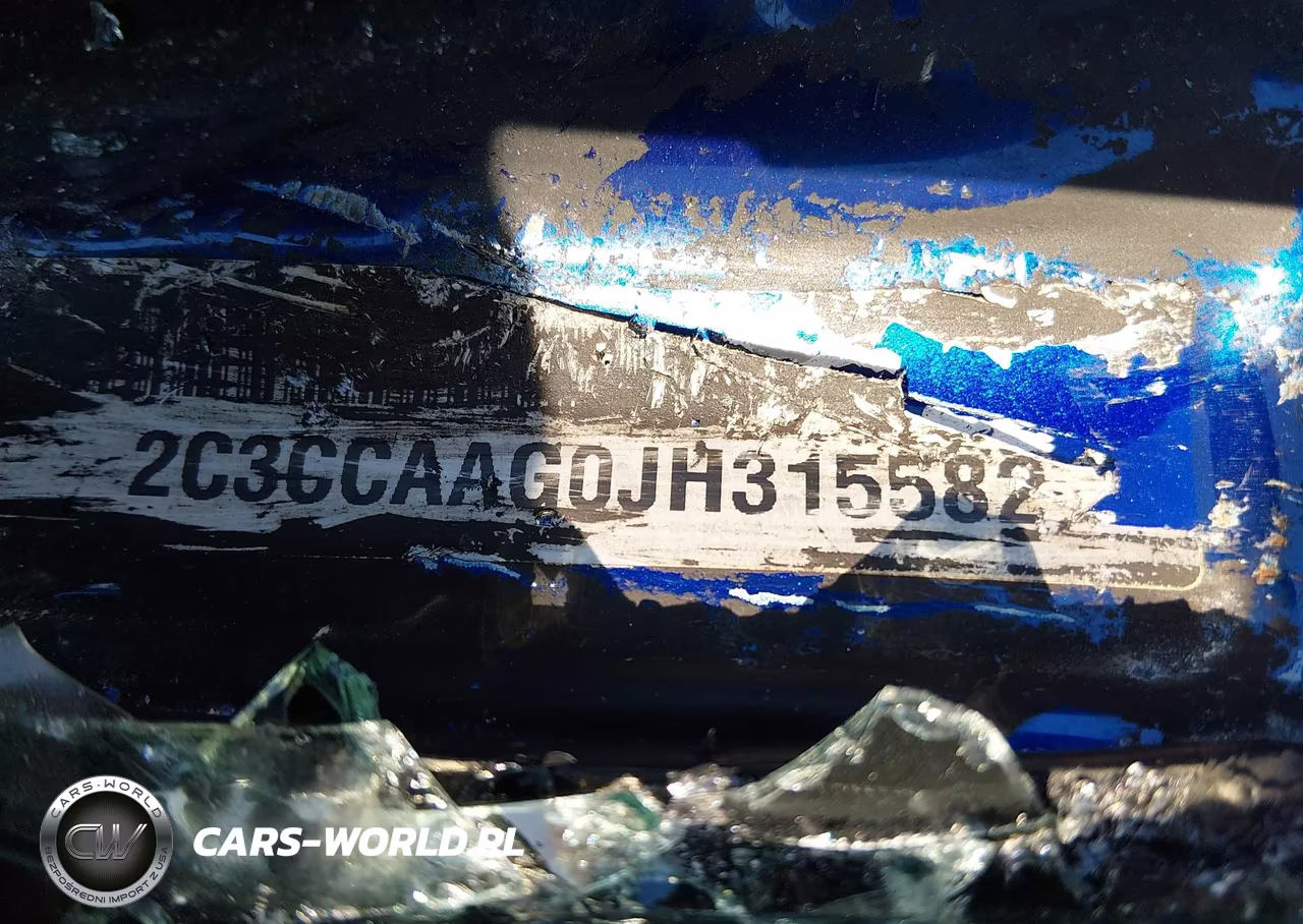 2018 Chrysler 300 Touring VIN:2C3CCAAG0JH315582 - 11