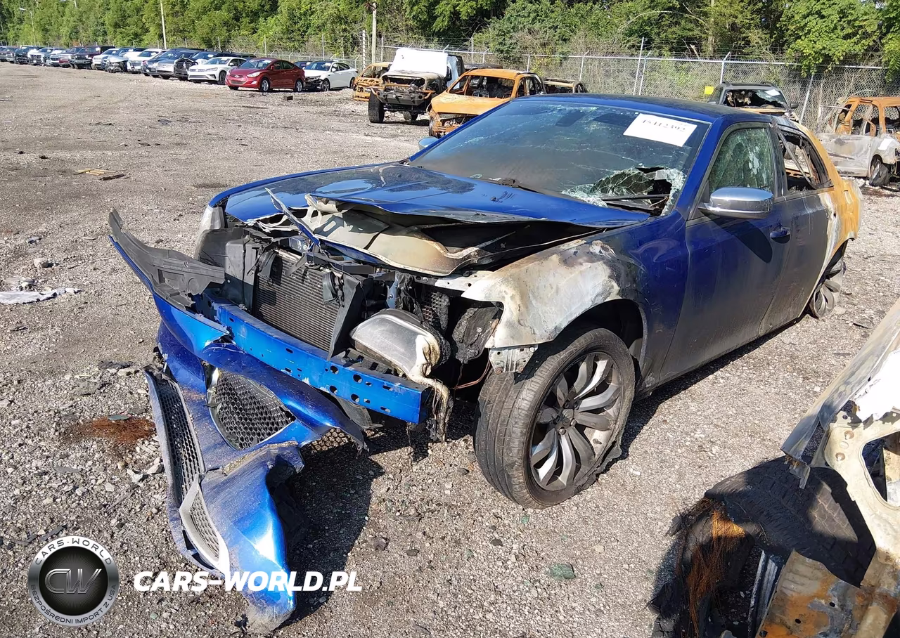 2018 Chrysler 300 Touring VIN:2C3CCAAG0JH315582 - 2