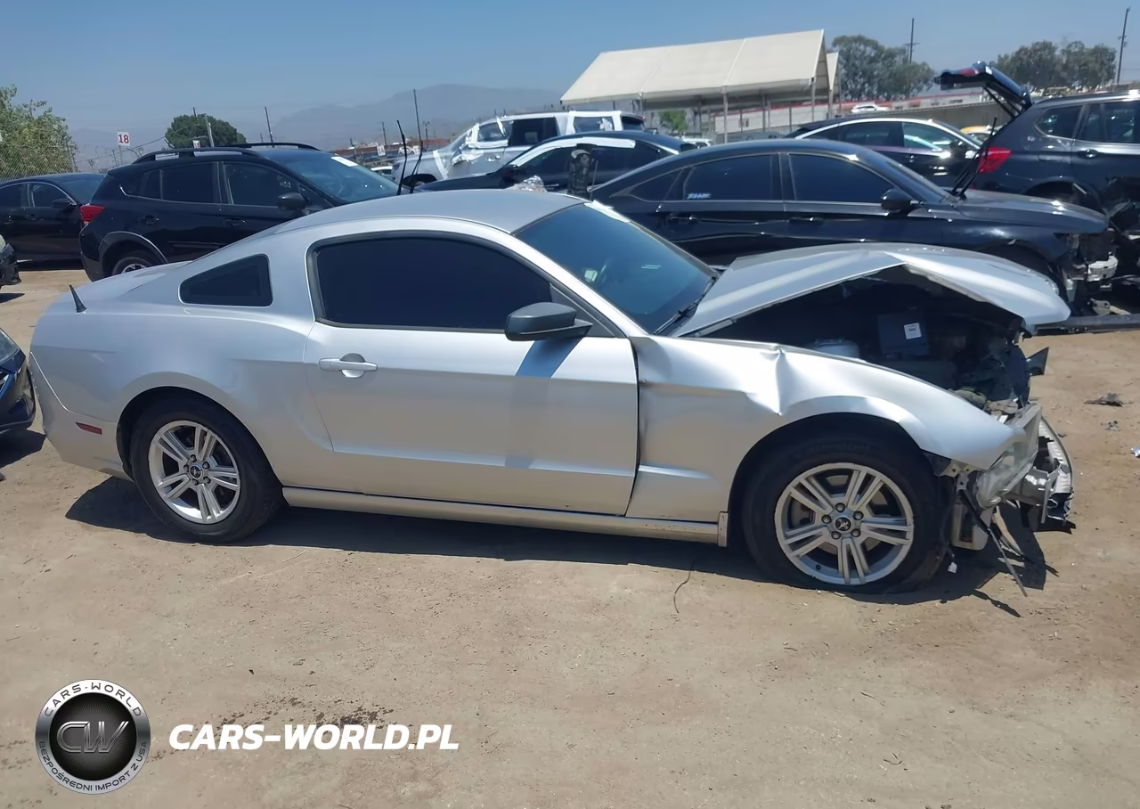 2014 Ford Mustang V6 VIN:1ZVBP8AM4E5211407 - 14
