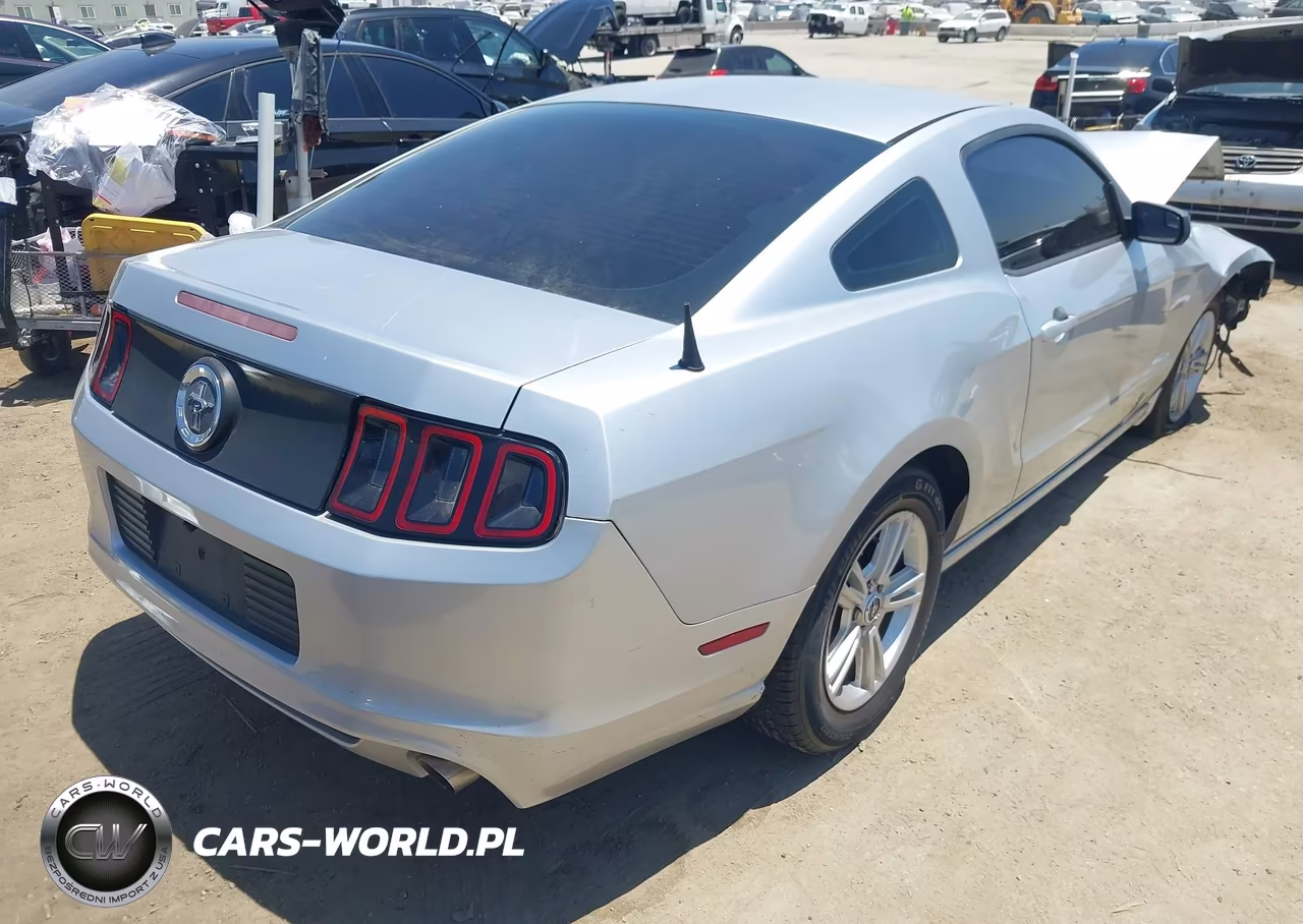 2014 Ford Mustang V6 VIN:1ZVBP8AM4E5211407 - 4