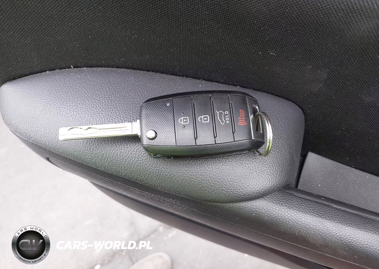 2018 Kia Soul + VIN:KNDJP3A53J7555772 - 11