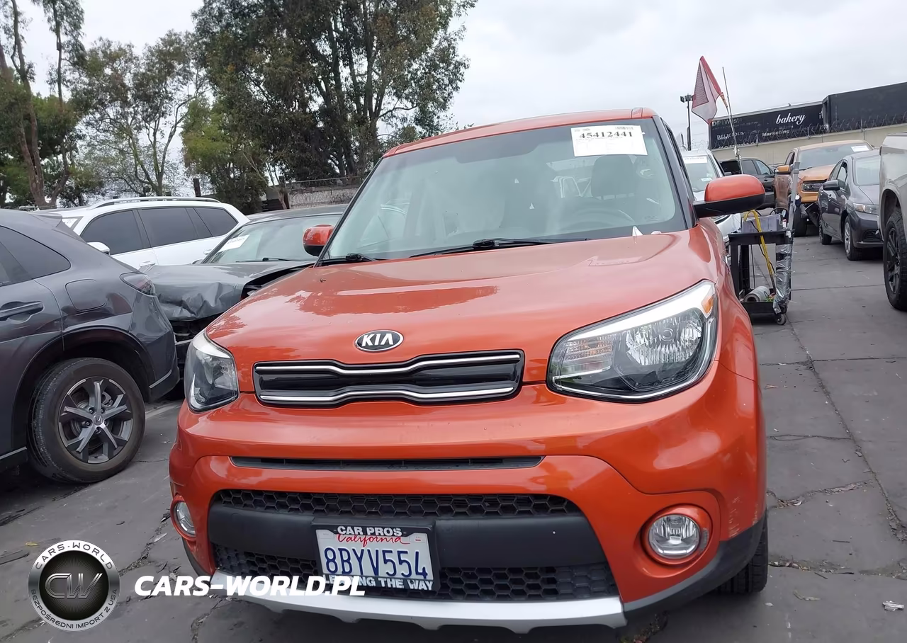 2018 Kia Soul + VIN:KNDJP3A53J7555772 - 12