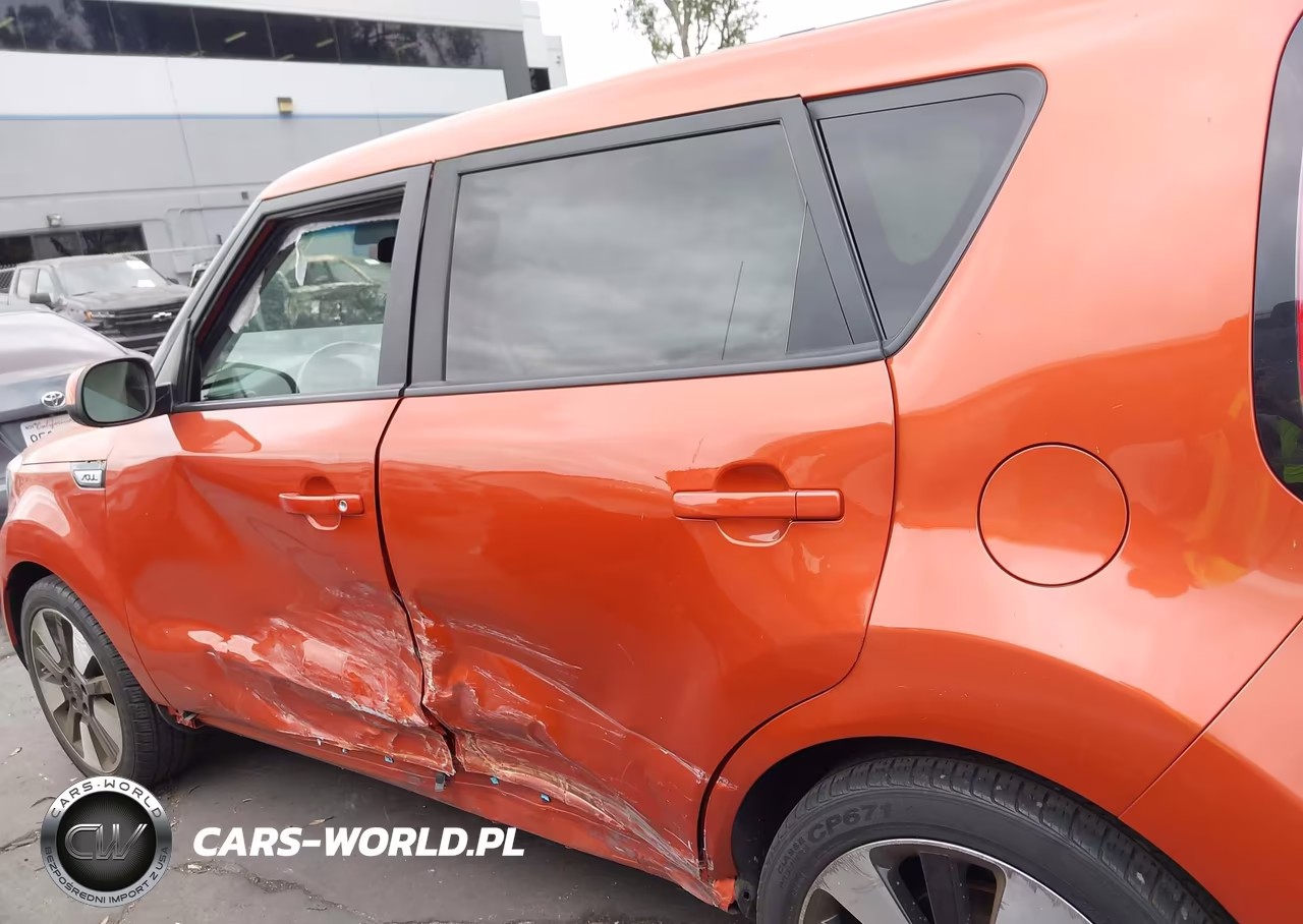 2018 Kia Soul + VIN:KNDJP3A53J7555772 - 14