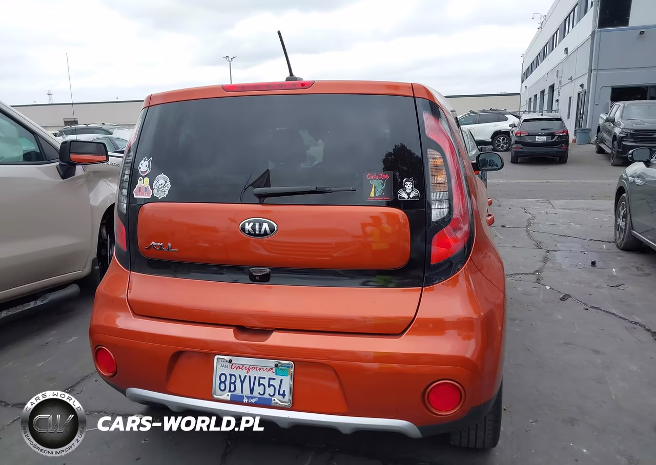 2018 Kia Soul + VIN:KNDJP3A53J7555772 - 16