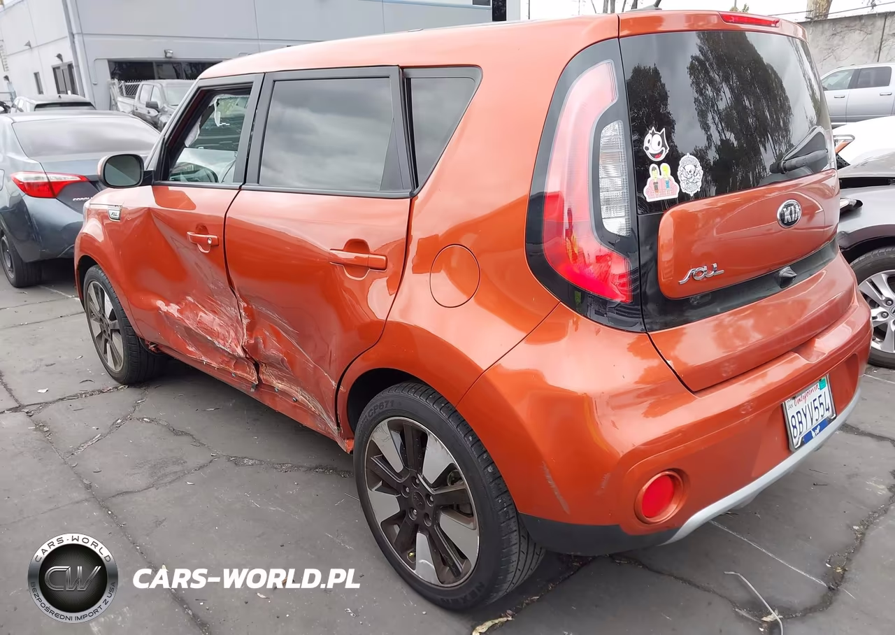 2018 Kia Soul + VIN:KNDJP3A53J7555772 - 3