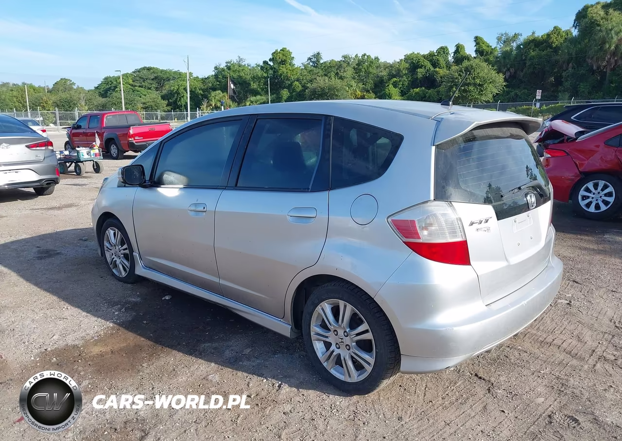 2011 Honda Fit Sport VIN:JHMGE8H56BC001457 - 3
