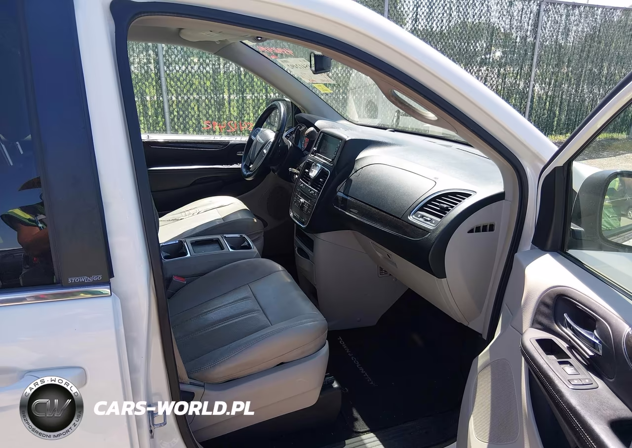 2012 Chrysler Town & Country Touring VIN:2C4RC1BG0CR320640 - 5